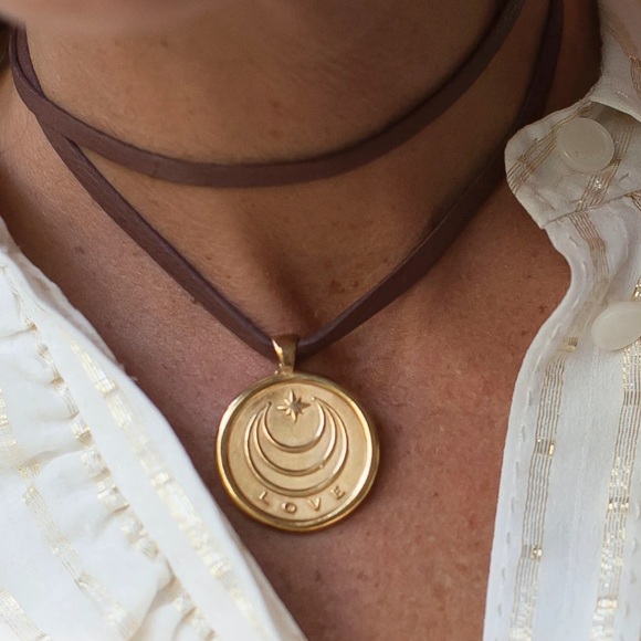 NEW New Jane Win JW Leather Cord Necklace
Jane Winchester With Gift Pouch - Picture 2 of 4